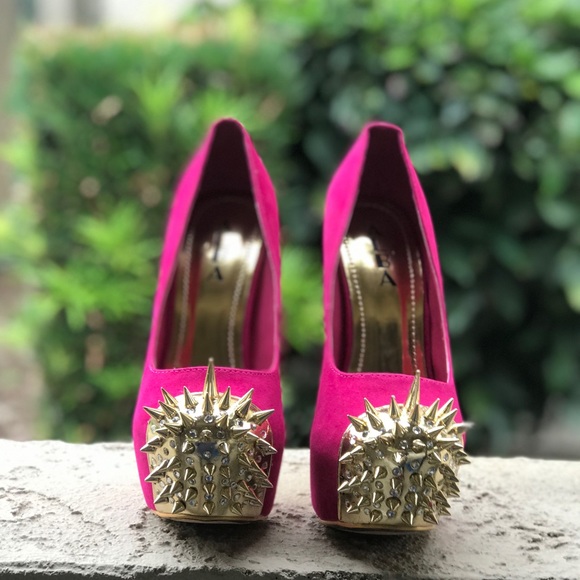 🛍 NEW HEELS AND DEALS - Picture 2 of 4